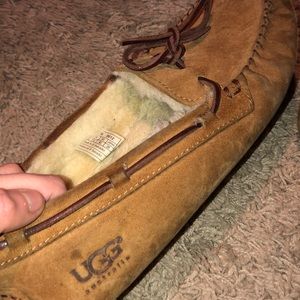 UGG Dakota moccasins! WOMEN: size 9 ✨✨